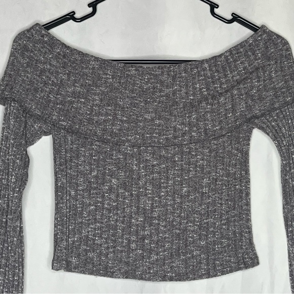 Urban Outfitters Off-Shoulder Sweater Gray Super Soft Double Layer Size Small - Picture 9 of 10